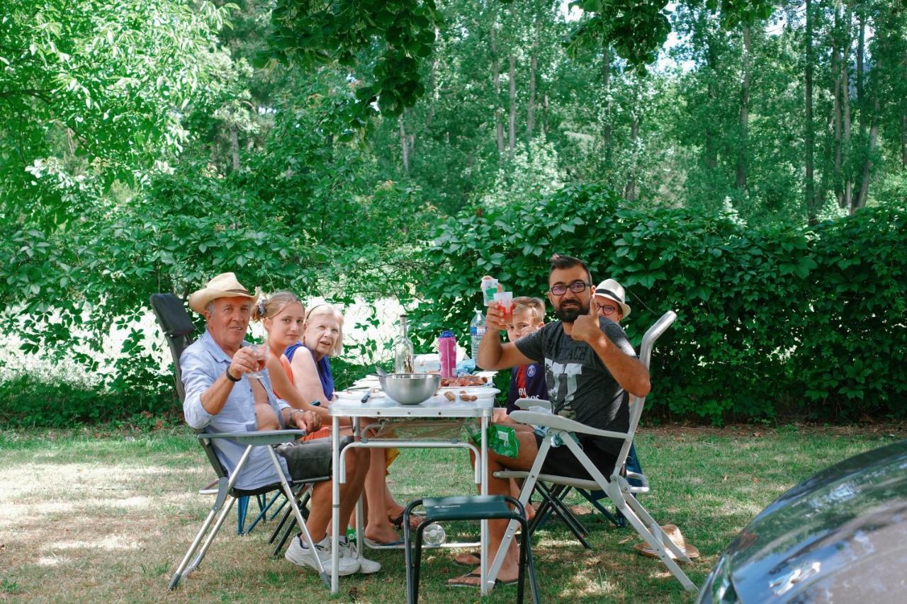 Camping Paradis Family Des Issoux Lalevade-dʼArdèche Dış mekan fotoğraf